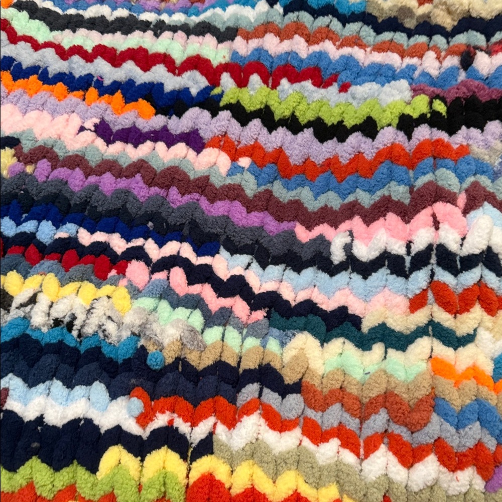 Multicolor Chevron Pattern Throw Blanket